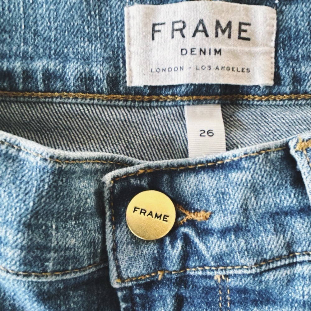 Frame Denim Blue Classic Jeans with Subtle Fading